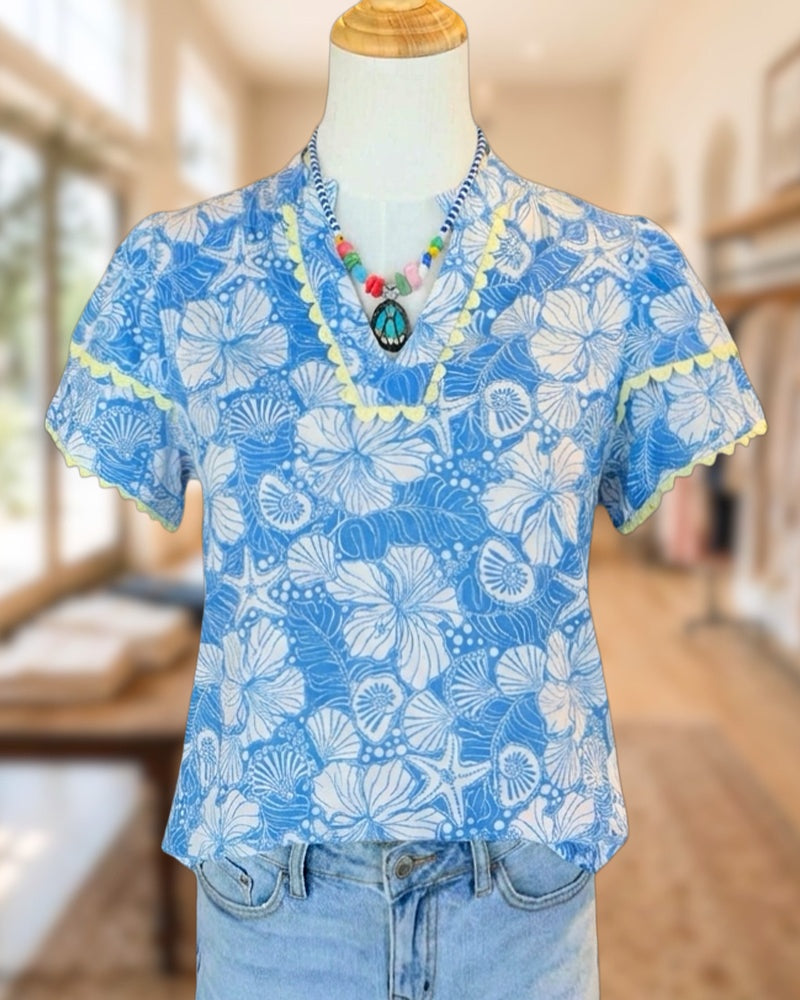 Scallop Trim V Neck Tropical Print Short Sleeve Blouse